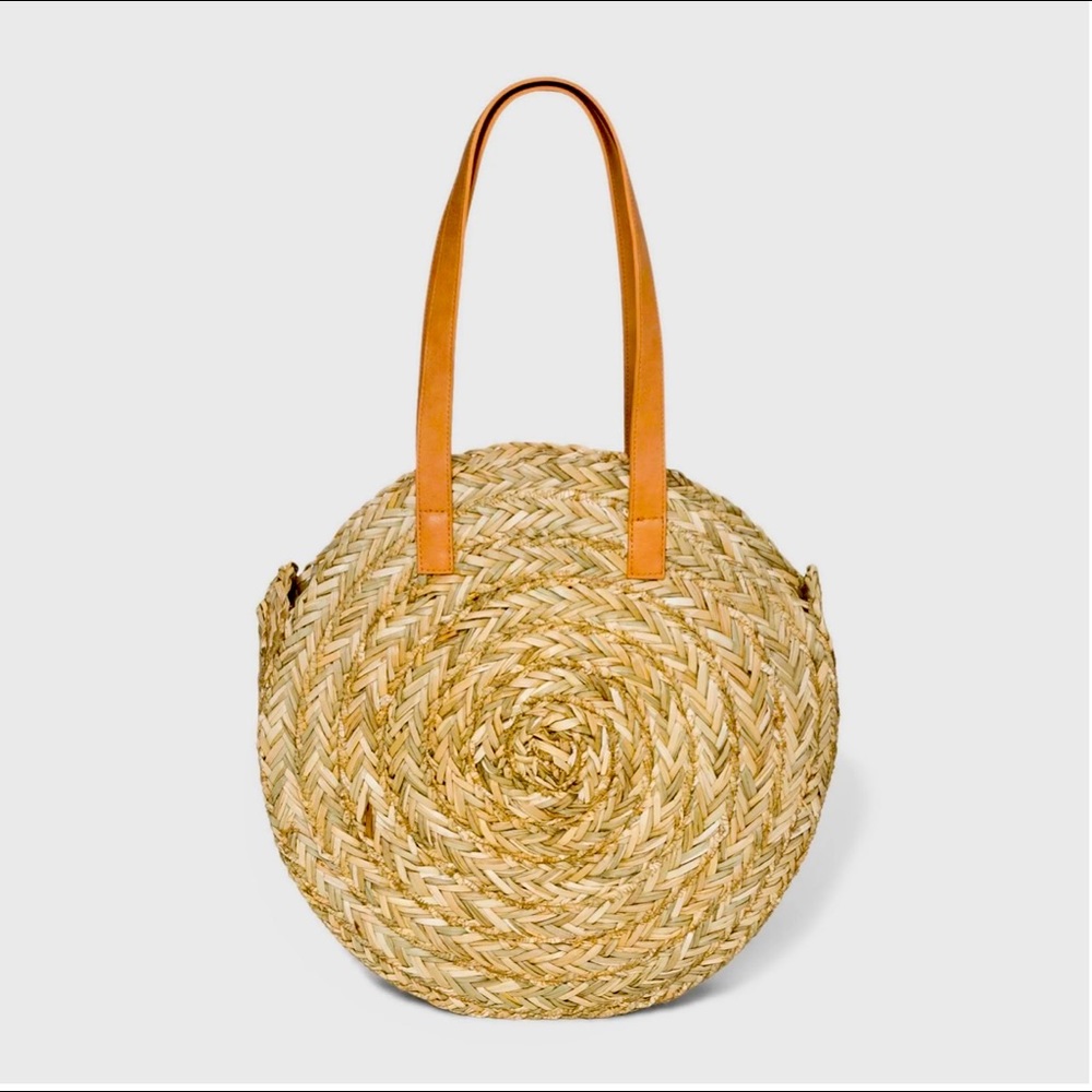 Straw circle bag